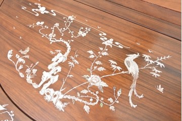 アジアンヴィンテージ　花梨(カリン)材　透かし彫りに螺鈿象嵌を施した贅沢な装飾のエクステンションダイニングテーブル　(R-086688)