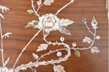 アジアンヴィンテージ　花梨(カリン)材　透かし彫りに螺鈿象嵌を施した贅沢な装飾のエクステンションダイニングテーブル　(R-086688)