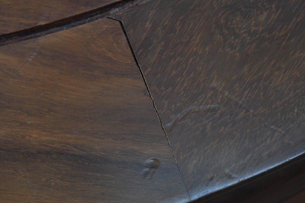 アジアンヴィンテージ　花梨(カリン)材　透かし彫りに螺鈿象嵌を施した贅沢な装飾のエクステンションダイニングテーブル　(R-086688)