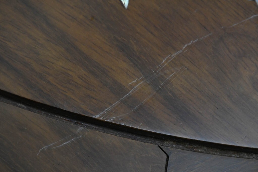 アジアンヴィンテージ　花梨(カリン)材　透かし彫りに螺鈿象嵌を施した贅沢な装飾のエクステンションダイニングテーブル　(R-086688)