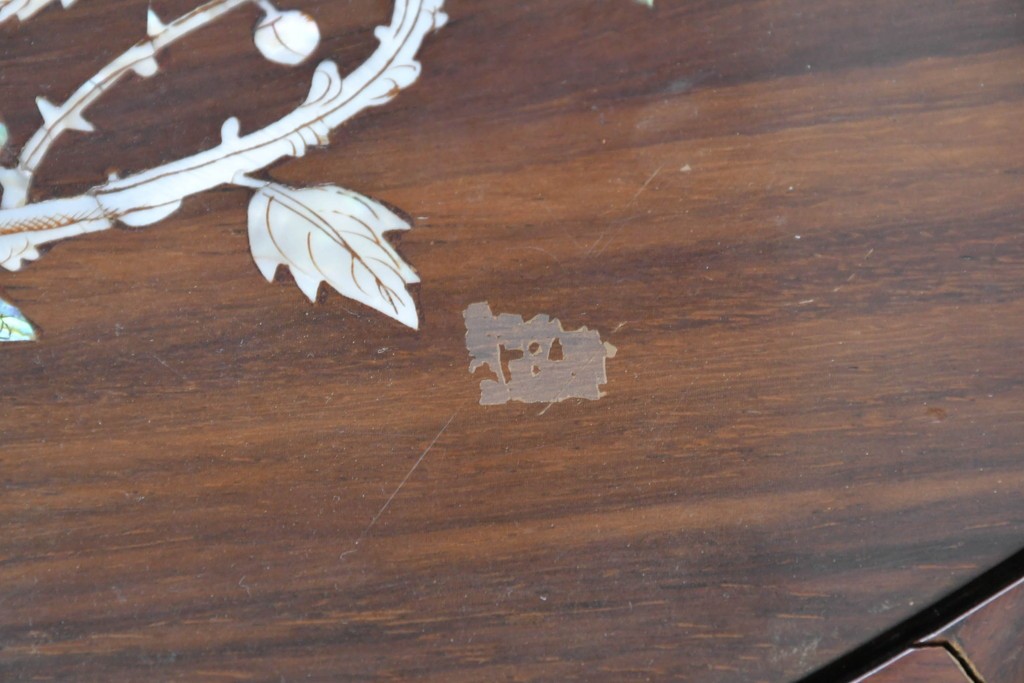 アジアンヴィンテージ　花梨(カリン)材　透かし彫りに螺鈿象嵌を施した贅沢な装飾のエクステンションダイニングテーブル　(R-086688)