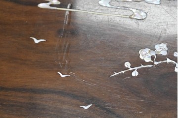 アジアンヴィンテージ　花梨(カリン)材　透かし彫りに螺鈿象嵌を施した贅沢な装飾のエクステンションダイニングテーブル　(R-086688)