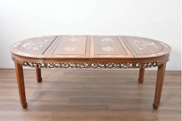 アジアンヴィンテージ　花梨(カリン)材　透かし彫りに螺鈿象嵌を施した贅沢な装飾のエクステンションダイニングテーブル　(R-086688)