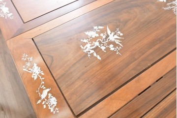 アジアンヴィンテージ　花梨(カリン)材　透かし彫りに螺鈿象嵌を施した贅沢な装飾のエクステンションダイニングテーブル　(R-086688)