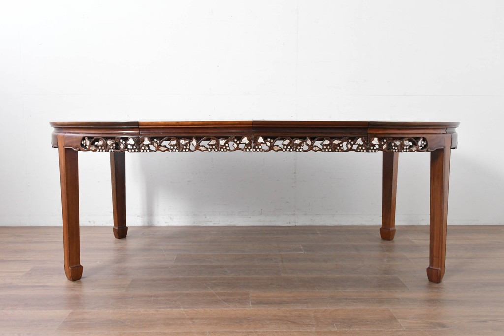 アジアンヴィンテージ　花梨(カリン)材　透かし彫りに螺鈿象嵌を施した贅沢な装飾のエクステンションダイニングテーブル　(R-086688)