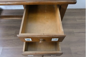 中古　美品　ACTUS(アクタス)取り扱い　バレンシアシリーズ　パイン材　花柄タイルが可愛らしいデスク　(R-086690)