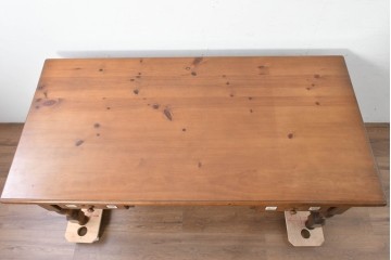 中古　美品　ACTUS(アクタス)取り扱い　バレンシアシリーズ　パイン材　花柄タイルが可愛らしいデスク　(R-086690)