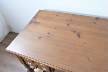 中古　美品　ACTUS(アクタス)取り扱い　バレンシアシリーズ　パイン材　花柄タイルが可愛らしいデスク　(R-086690)