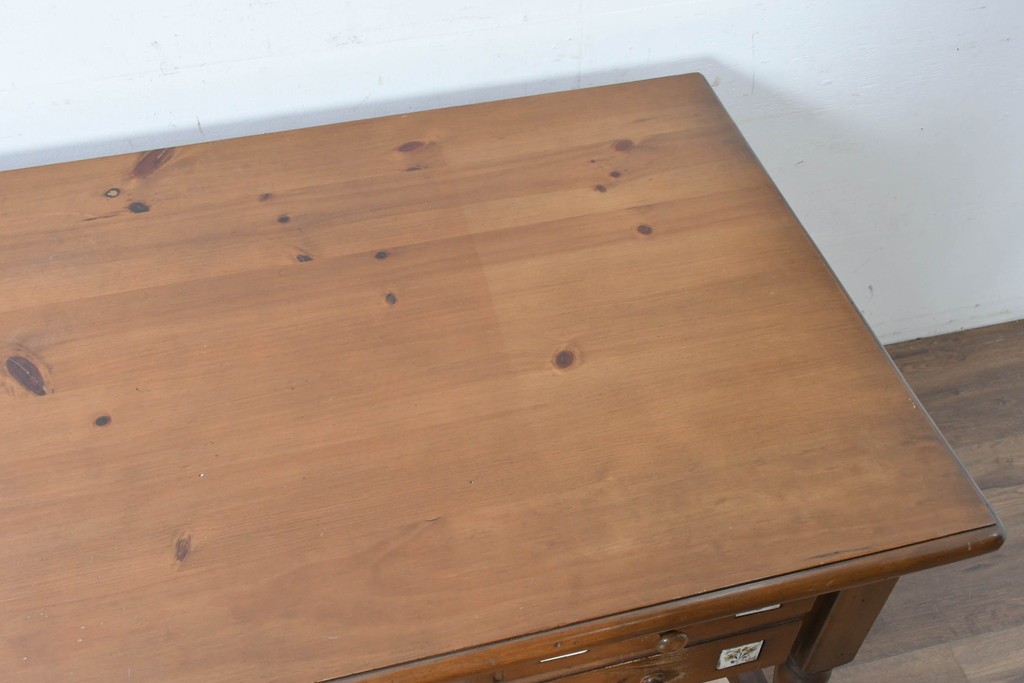 中古　美品　ACTUS(アクタス)取り扱い　バレンシアシリーズ　パイン材　花柄タイルが可愛らしいデスク　(R-086690)