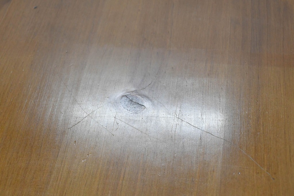 中古　美品　ACTUS(アクタス)取り扱い　バレンシアシリーズ　パイン材　花柄タイルが可愛らしいデスク　(R-086690)