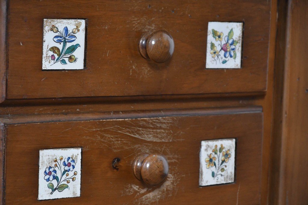 中古　美品　ACTUS(アクタス)取り扱い　バレンシアシリーズ　パイン材　花柄タイルが可愛らしいデスク　(R-086690)