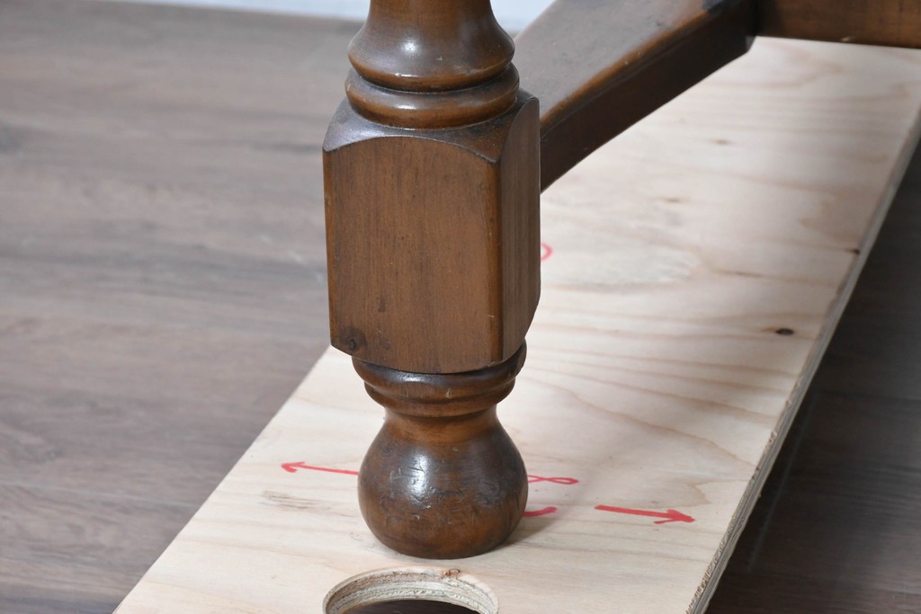 中古　美品　ACTUS(アクタス)取り扱い　バレンシアシリーズ　パイン材　花柄タイルが可愛らしいデスク　(R-086690)