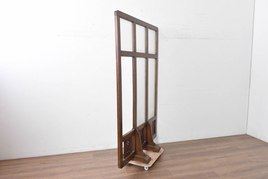 和製アンティーク　楢(ナラ)材　花模様の透かし彫りが可愛らしいガラス入り衝立て　(R-086691)