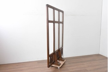 和製アンティーク　楢(ナラ)材　花模様の透かし彫りが可愛らしいガラス入り衝立て　(R-086691)