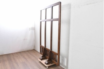 和製アンティーク　楢(ナラ)材　花模様の透かし彫りが可愛らしいガラス入り衝立て　(R-086691)