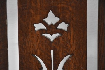 和製アンティーク　楢(ナラ)材　花模様の透かし彫りが可愛らしいガラス入り衝立て　(R-086691)