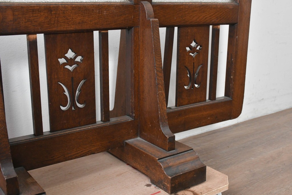 和製アンティーク　楢(ナラ)材　花模様の透かし彫りが可愛らしいガラス入り衝立て　(R-086691)