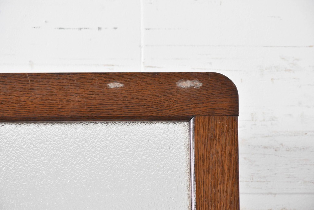 和製アンティーク　楢(ナラ)材　花模様の透かし彫りが可愛らしいガラス入り衝立て　(R-086691)