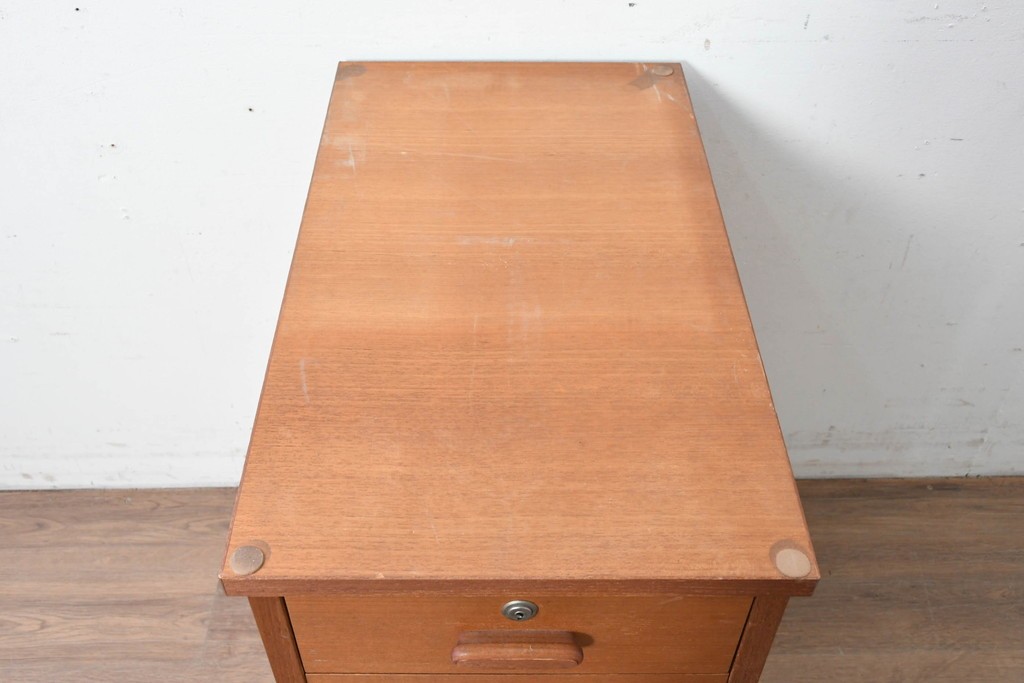 和製ヴィンテージ　チーク材　北欧デザインのシンプルなサイドキャビネット　(R-086693)