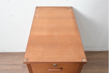 和製ヴィンテージ　チーク材　北欧デザインのシンプルなサイドキャビネット　(R-086693)