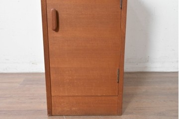 和製ヴィンテージ　チーク材　北欧デザインのシンプルなサイドキャビネット　(R-086693)