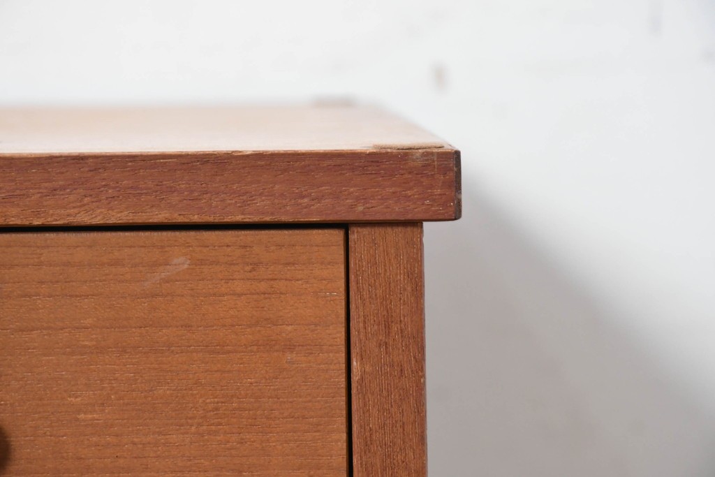 和製ヴィンテージ　チーク材　北欧デザインのシンプルなサイドキャビネット　(R-086693)