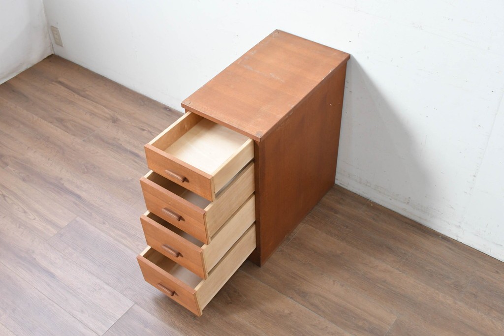 和製ヴィンテージ　チーク材　北欧デザインのシンプルなサイドチェスト　(R-086694)
