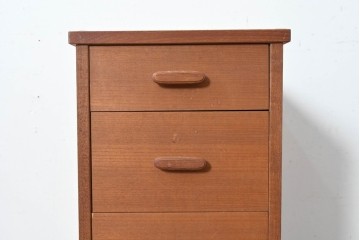 和製ヴィンテージ　チーク材　北欧デザインのシンプルなサイドチェスト　(R-086694)