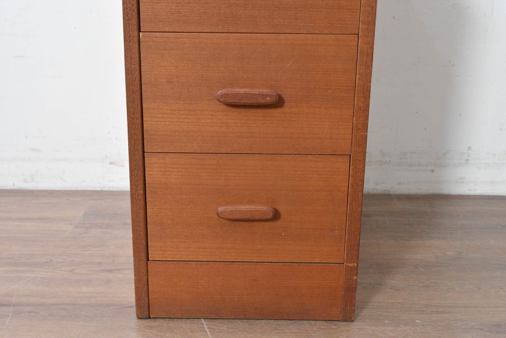 和製ヴィンテージ　チーク材　北欧デザインのシンプルなサイドチェスト　(R-086694)