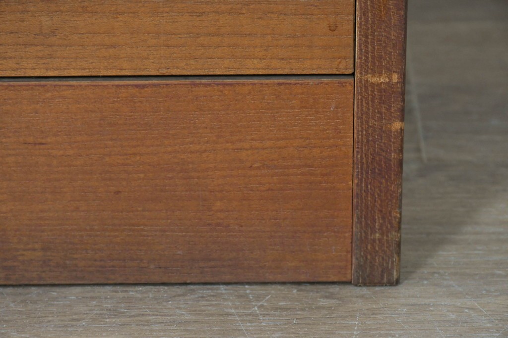 和製ヴィンテージ　チーク材　北欧デザインのシンプルなサイドチェスト　(R-086694)