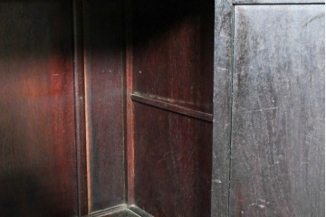 和製アンティーク　時代物!!　総紫檀(シタン)材　漆塗り　銘木の良さが際立つ透かし彫り入りの茶棚　(R-086695)