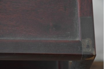 和製アンティーク　時代物!!　総紫檀(シタン)材　漆塗り　銘木の良さが際立つ透かし彫り入りの茶棚　(R-086695)