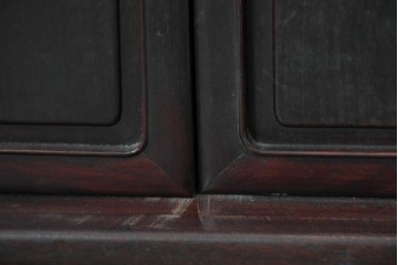 和製アンティーク　時代物!!　総紫檀(シタン)材　漆塗り　銘木の良さが際立つ透かし彫り入りの茶棚　(R-086695)