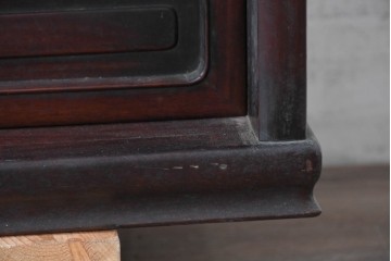 和製アンティーク　時代物!!　総紫檀(シタン)材　漆塗り　銘木の良さが際立つ透かし彫り入りの茶棚　(R-086695)