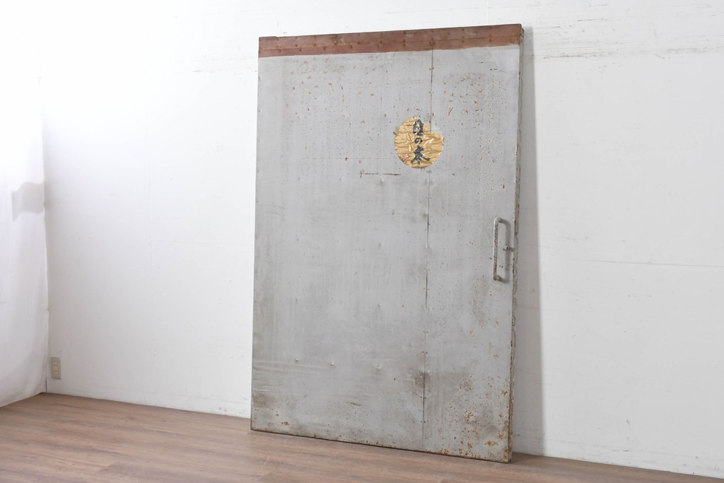 ヴィンテージ建具　昭和中期　鉄板張りの重厚な引き戸　(R-086696)