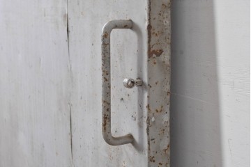 ヴィンテージ建具　昭和中期　鉄板張りの重厚な引き戸　(R-086696)