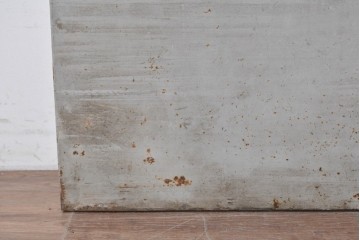 ヴィンテージ建具　昭和中期　鉄板張りの重厚な引き戸　(R-086696)