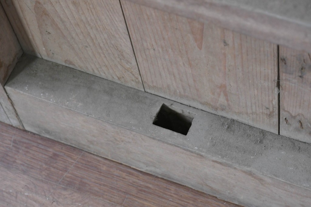 ヴィンテージ建具　昭和中期　鉄板張りの重厚な引き戸　(R-086696)