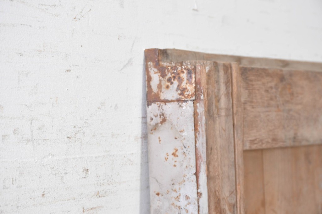 ヴィンテージ建具　昭和中期　鉄板張りの重厚な引き戸　(R-086696)