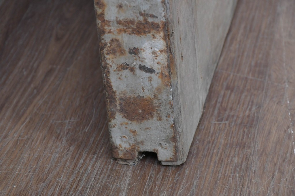 ヴィンテージ建具　昭和中期　鉄板張りの重厚な引き戸　(R-086696)