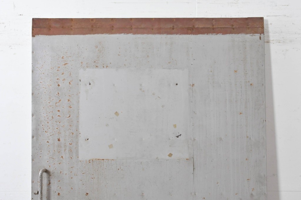 ヴィンテージ建具　昭和中期　鉄板張りの重厚な引き戸　(R-086697)