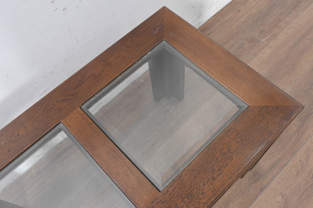 中古　美品　希少な廃番品　カリモク家具(karimoku)　domani(ドマーニ)　Morganton(モーガントン)　重厚な木製フレームのガラストップローテーブル　(R-086698)
