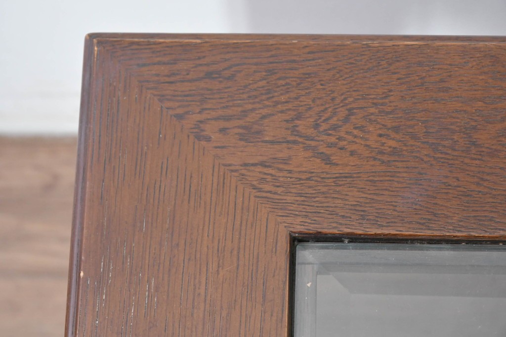 中古　美品　希少な廃番品　カリモク家具(karimoku)　domani(ドマーニ)　Morganton(モーガントン)　重厚な木製フレームのガラストップローテーブル　(R-086698)