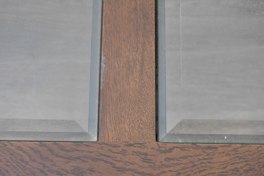 中古　美品　希少な廃番品　カリモク家具(karimoku)　domani(ドマーニ)　Morganton(モーガントン)　重厚な木製フレームのガラストップローテーブル　(R-086698)