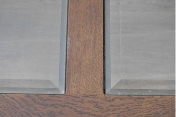 中古　美品　希少な廃番品　カリモク家具(karimoku)　domani(ドマーニ)　Morganton(モーガントン)　重厚な木製フレームのガラストップローテーブル　(R-086698)