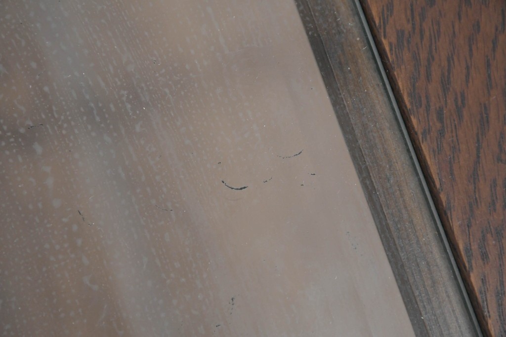 中古　美品　希少な廃番品　カリモク家具(karimoku)　domani(ドマーニ)　Morganton(モーガントン)　重厚な木製フレームのガラストップローテーブル　(R-086698)