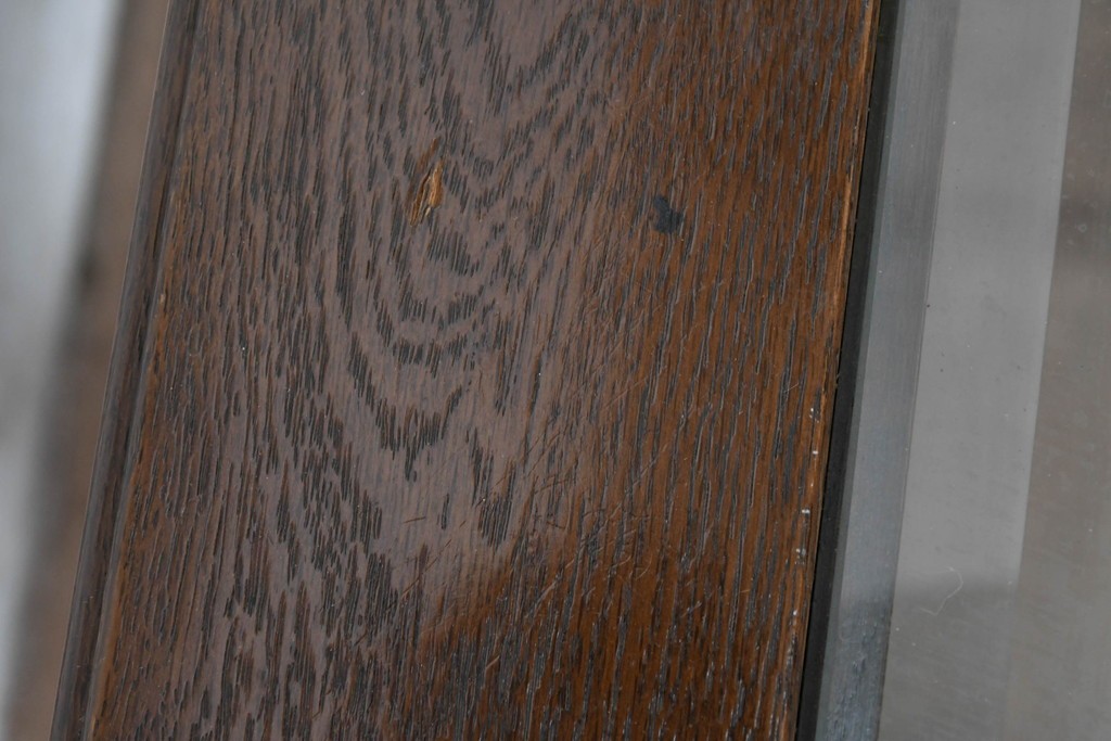 中古　美品　希少な廃番品　カリモク家具(karimoku)　domani(ドマーニ)　Morganton(モーガントン)　重厚な木製フレームのガラストップローテーブル　(R-086698)