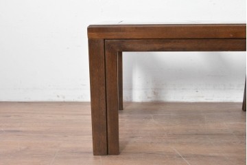 中古　美品　希少な廃番品　カリモク家具(karimoku)　domani(ドマーニ)　Morganton(モーガントン)　重厚な木製フレームのガラストップローテーブル　(R-086698)