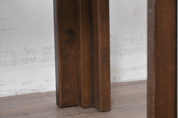 中古　美品　希少な廃番品　カリモク家具(karimoku)　domani(ドマーニ)　Morganton(モーガントン)　重厚な木製フレームのガラストップローテーブル　(R-086698)