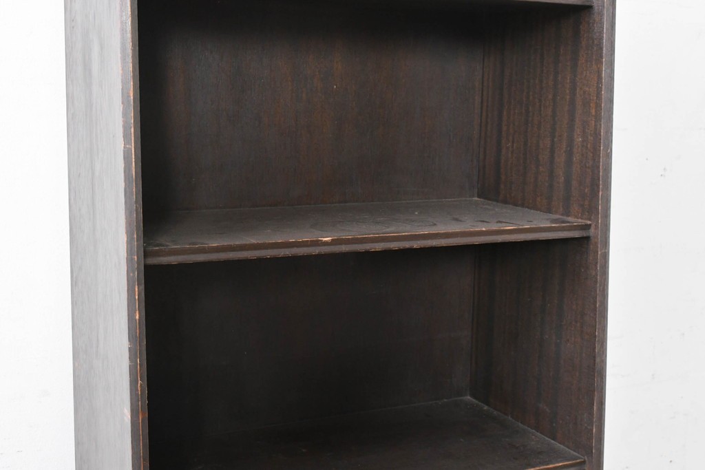 和製アンティーク　クラシカルな飾り板がアクセントの引き出し付き縦型シェルフ　(R-086700)